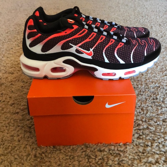 Nike Air Max Plus Hot Lava - Picture 6 of 7